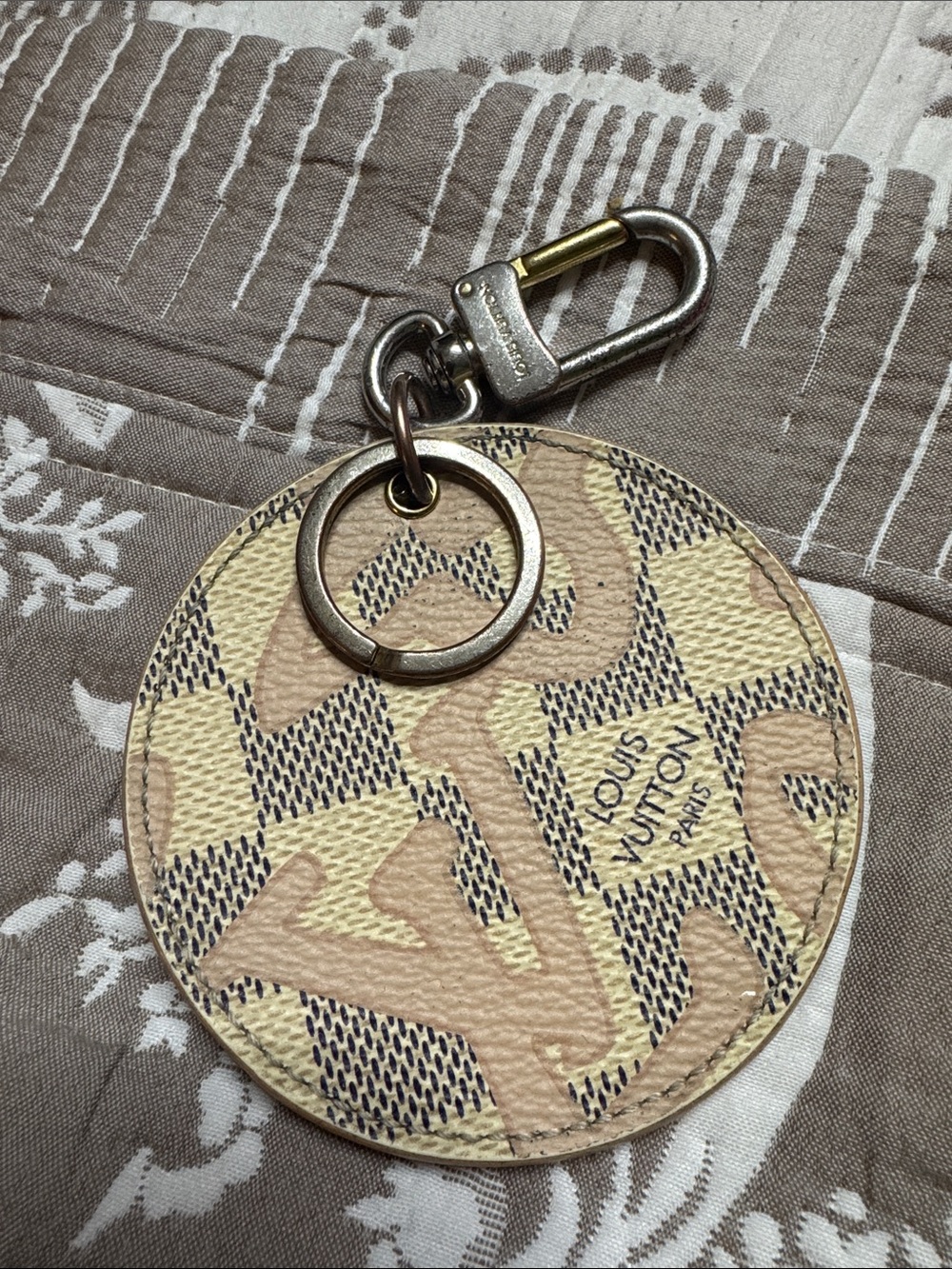Louis Vuitton Beige & Navy Round Monogram Checker Key Holder